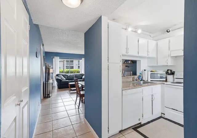 Homes for sale in Coral Springs, FL | 8840 Royal Palm Blvd, Coral Springs, FL 33065