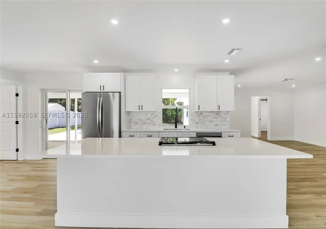 2nd image of 404 Highwood Circle, Jupiter, FL 33458 | MLS# A11992559