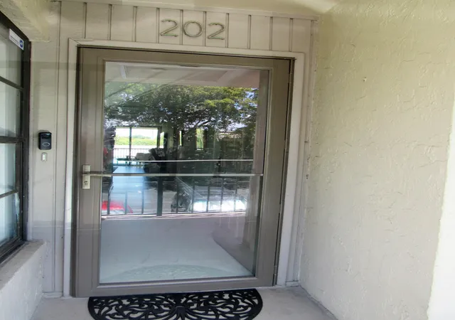 4th image of 21 Royal Palm Wy, Boca Raton, FL 33432