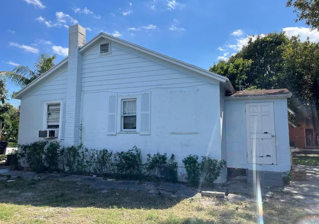 5th image of 415 N H St, Lake Worth Beach, FL 33460 | MLS# B26031436