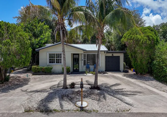 Homes for sale in North Palm Beach, FL | 1964 Circle Dr, North Palm Beach, FL 33408 | MLS# B26031473