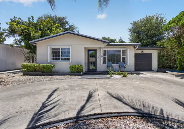 Homes for sale in North Palm Beach, FL | 1964 Circle Dr, North Palm Beach, FL 33408 | MLS# B26031473