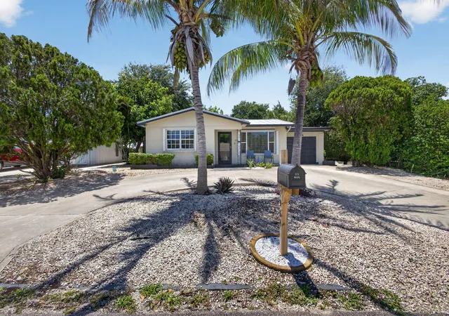 Homes for sale in North Palm Beach, FL | 1964 Circle Dr, North Palm Beach, FL 33408 | MLS# B26031473