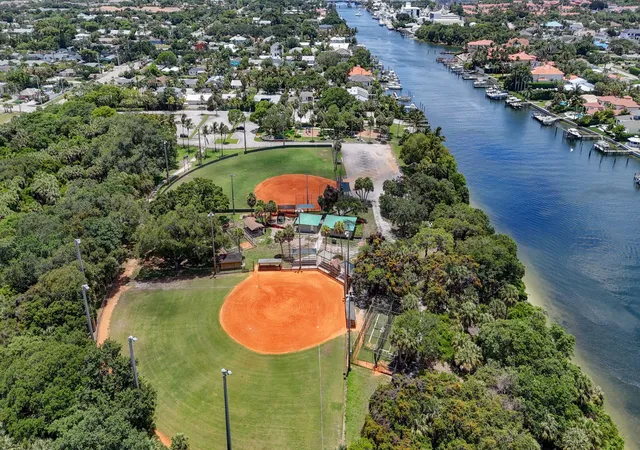 Homes for sale in North Palm Beach, FL | 1964 Circle Dr, North Palm Beach, FL 33408 | MLS# B26031473