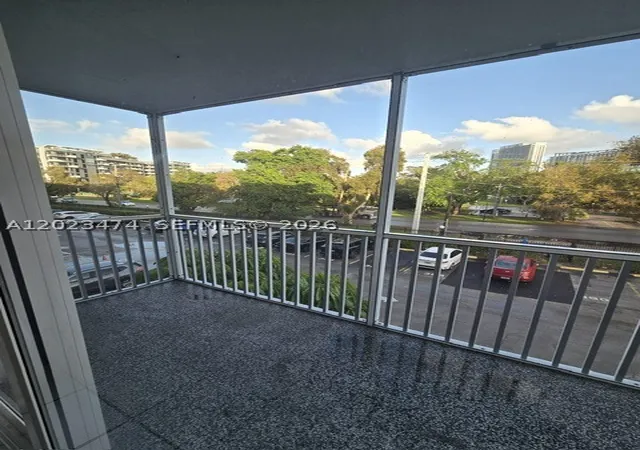 13th image of 16950 W Dixie Hwy #B320, North Miami Beach, FL 33160 | MLS# A12023474