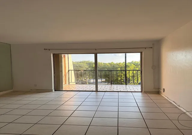 3rd image of 13707 Kendale Lakes Cir #Ph13, Miami, FL 33183 | MLS# B26031494