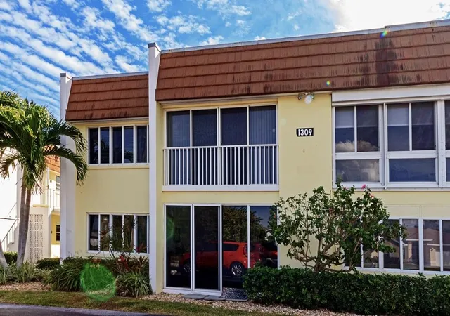 5th image of 1309 Bayshore Dr, Fort Pierce, FL 34949