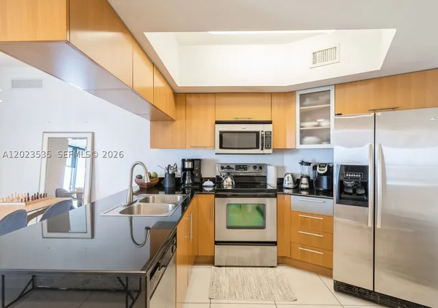 Photo 4 of Condo for sale at 1750 N Bayshore Dr #4702, Miami, FL 33132 | MLS# A12023535 | Listing updated on 2026-10-05