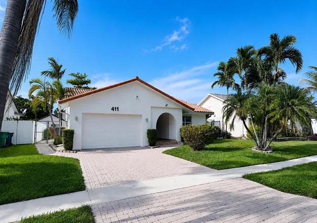 Homes for sale in Dania Beach, FL | 411 Se 4th St, Dania Beach, FL 33004 | MLS# B26031603