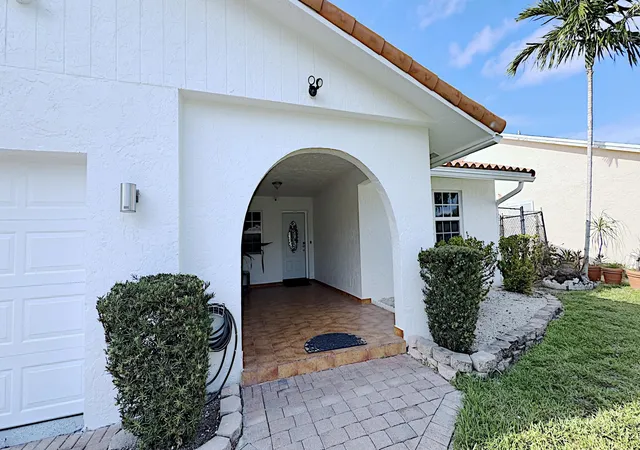 Homes for sale in Dania Beach, FL | 411 Se 4Th St, Dania Beach, FL 33004 | MLS# B26031603