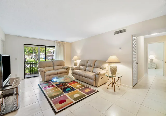 5th image of 9810 Pineapple Tree Dr #101, Boynton Beach, FL 33436 | MLS# B26031618