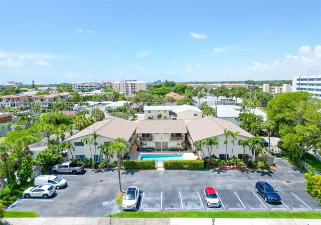 Photo 3 of Townhouse for sale at 1910 Ne 5th St #107, Deerfield Beach, FL 33441 | MLS# A12023679 | Listing updated on 2026-08-20