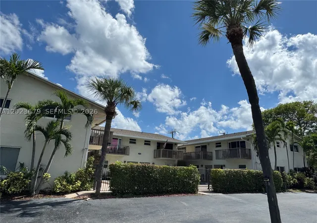 Photo 4 of Townhouse for sale at 1910 Ne 5Th St #107, Deerfield Beach, FL 33441 | MLS# A12023679 | Listing updated on 2026-08-20