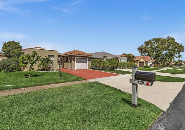 Homes for sale in Lake Worth, FL | 5463 Alta Wy, Lake Worth, FL 33467 | MLS# B26031700