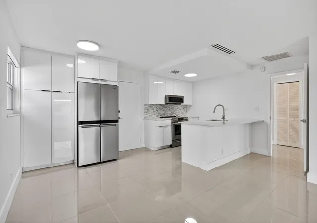 Homes for sale in Pompano Beach, FL | 3212 Ne 12Th St #Apt 204, Pompano Beach, FL 33062 | MLS# B26031705