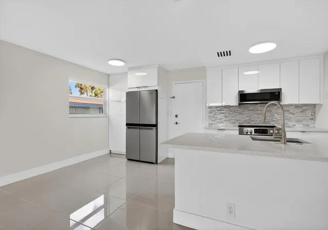 Homes for sale in Pompano Beach, FL | 3212 Ne 12Th St #Apt 204, Pompano Beach, FL 33062 | MLS# B26031705