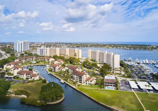 Homes for sale in North Palm Beach, FL | 136 Lakeshore Dr #211, North Palm Beach, FL 33408 | MLS# B26031845