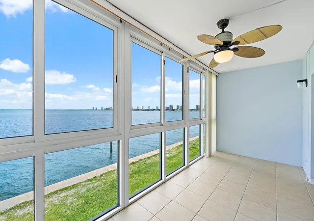 Homes for sale in Riviera Beach, FL | 400 Wilma Cir #206, Riviera Beach, FL 33404 | MLS# B26031871