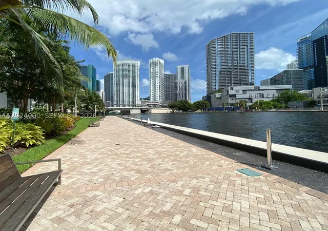 Photo 21 of Condo for sale at 90 Sw 3Rd St #1811, Miami, FL 33130 | MLS# A12024000 | Listing updated on 2026-10-07