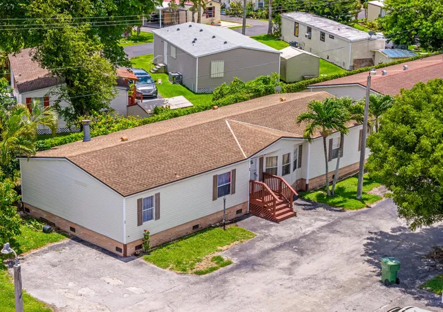 Homes for sale in Homestead, FL | 220 Ne 12th Ave #44, Homestead, FL 33030 | MLS# B26031958
