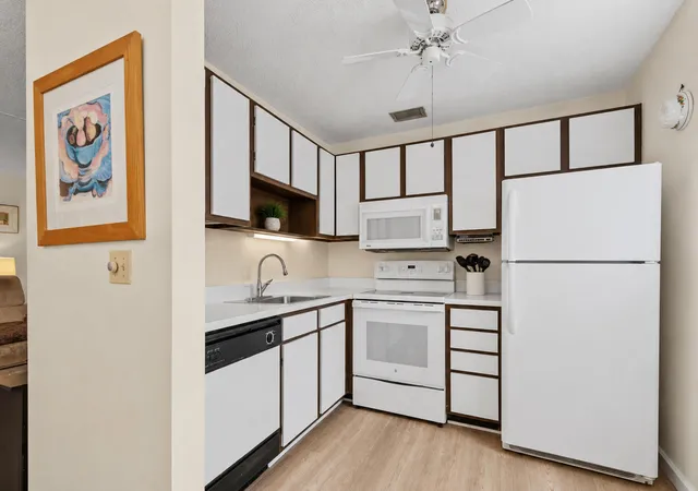 Homes for sale in Vero Beach, FL | 61 Woodland Dr #106, Vero Beach, FL 32962 | MLS# B26031999