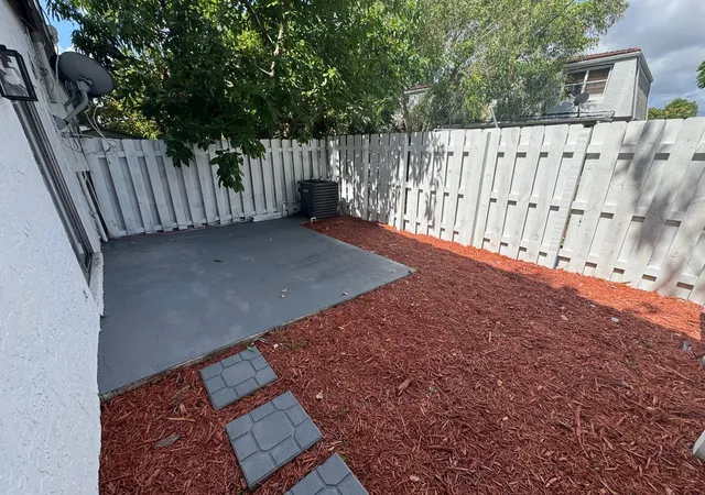 Homes for sale in Coral Springs, FL | 3920 Woodside Drive, Coral Springs, FL 33065 | Houzeo