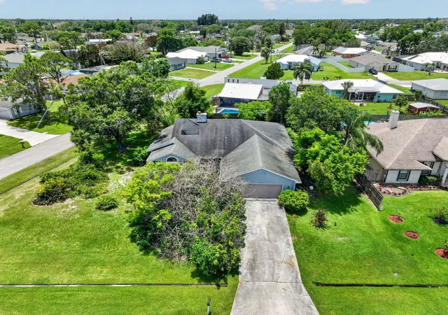 Homes for sale in Port St Lucie, FL | 674 Se Starfish Ave, Port St Lucie, FL 34983 | MLS# B26032065