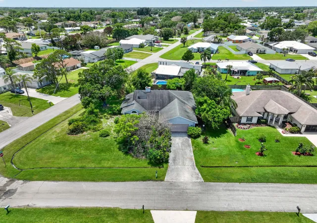 Homes for sale in Port St Lucie, FL | 674 Se Starfish Ave, Port St Lucie, FL 34983 | MLS# B26032065