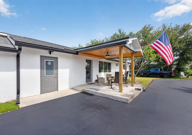 Homes for sale in Mangonia Park, FL | 5500 West Pl, Mangonia Park, FL 33407 | MLS# B26032099