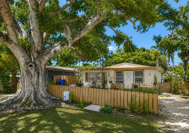 Homes for sale in Vero Beach, FL | 2666 12th Ave, Vero Beach, FL 32960 | MLS# B26032154