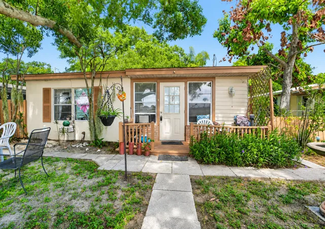 Homes for sale in Vero Beach, FL | 2666 12th Ave, Vero Beach, FL 32960 | MLS# B26032154