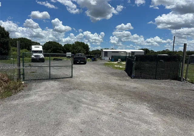 1st image of 625 N Quebrada, Clewiston, FL 33440 | MLS# A12024328