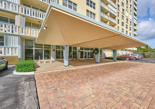 2nd image of 305 N Pompano Bch Blvd, Pompano Beach, FL 33062