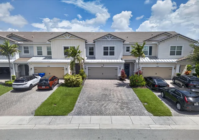 3rd image of 4715 Eucalyptus Dr, Hollywood, FL 33021 | MLS# B26032330