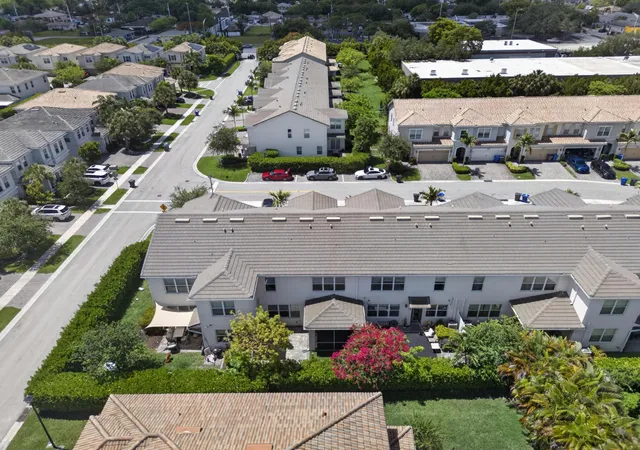 5th image of 4715 Eucalyptus Dr, Hollywood, FL 33021 | MLS# B26032330