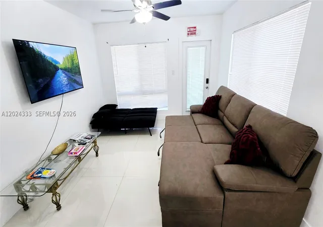 3rd image of 139 Nw 14Th Way, Dania, FL 33004 | MLS# A12024333