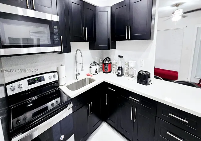 4th image of 139 Nw 14Th Way, Dania, FL 33004 | MLS# A12024333