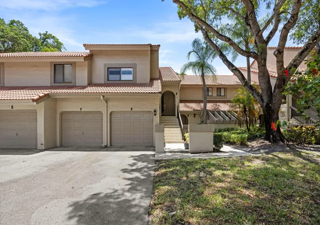2nd image of 5710 Coach House Cir, Boca Raton, FL 33486