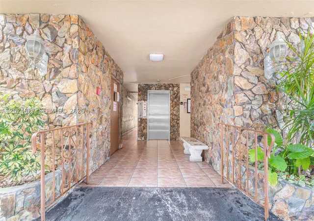 Photo 3 of Condo for sale at 500 Ne 12th Ave #407, Hallandale Beach, FL 33009 | MLS# A12024627 | Listing updated on 2026-08-25