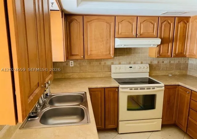 Photo 2 of Condo for sale at 344 Sw 1st St #9, Pompano Beach, FL 33060 | MLS# A12024659 | Listing updated on 2026-10-02