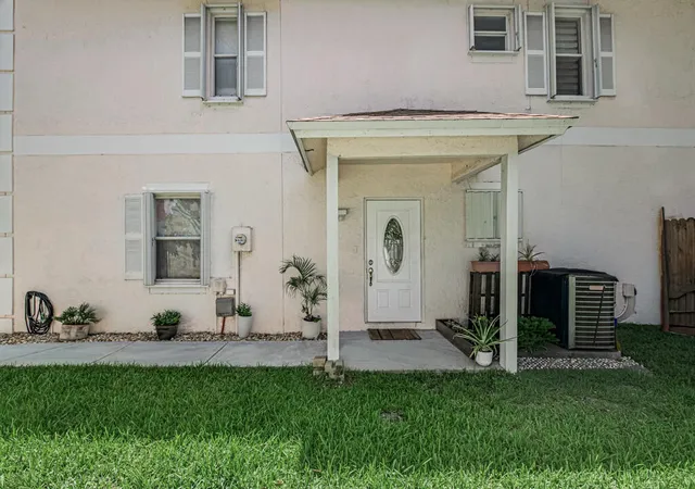Homes for sale in Greenacres, FL | 149 Baldwin Blvd, Greenacres, FL 33463 | MLS# B26032547