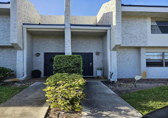 Homes for sale in Hollywood, FL | 2617 N 40th Ave, Hollywood, FL 33021 | MLS# B26032579