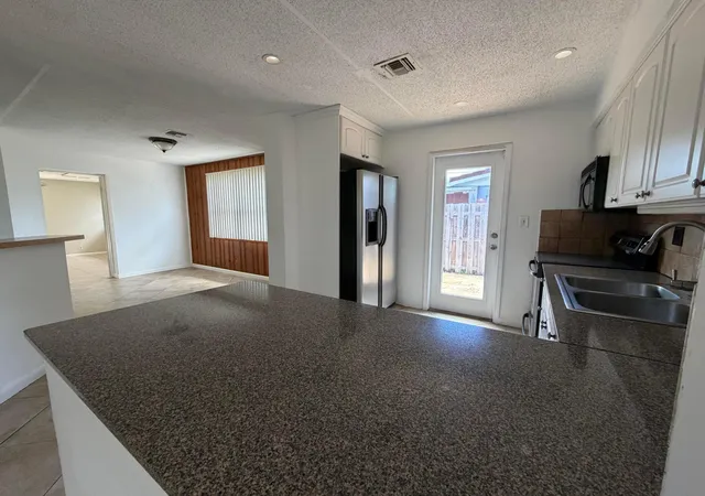 5th image of 4250 Ne 12Th Ave, Pompano Beach, FL 33064 | MLS# B26032580