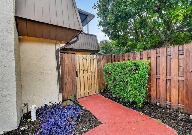 Homes for sale in Palm Beach Gardens, FL | 3502 Gardens East Dr #B, Palm Beach Gardens, FL 33410 | MLS# B26032656