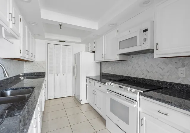 2nd image of 859 Jeffery St #312, Boca Raton, FL 33487 | MLS# B26032783