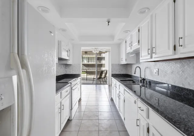 3rd image of 859 Jeffery St #312, Boca Raton, FL 33487 | MLS# B26032783