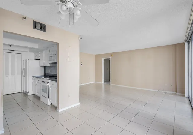 4th image of 859 Jeffery St #312, Boca Raton, FL 33487 | MLS# B26032783
