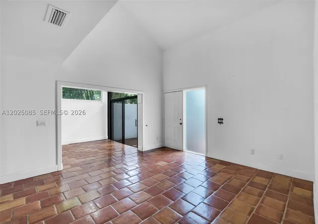 4th image of 20908 Leeward Ct #231-3, Miami, FL 33180 | MLS# A12025085