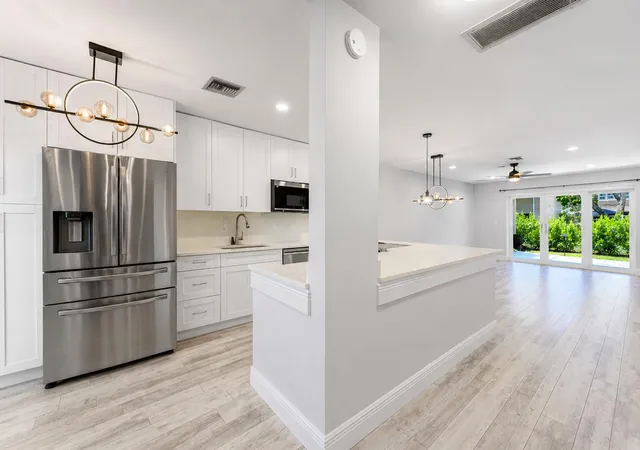 3rd image of 13788 Via Flora #B, Delray Beach, FL 33484 | MLS# B26032816