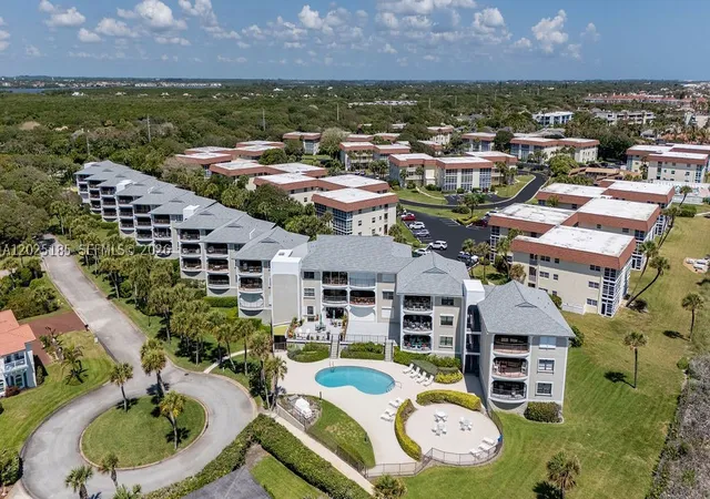 Homes for sale in Vero Beach, FL | 5300 Highway A1a, Vero Beach, FL 32963 | Houzeo
